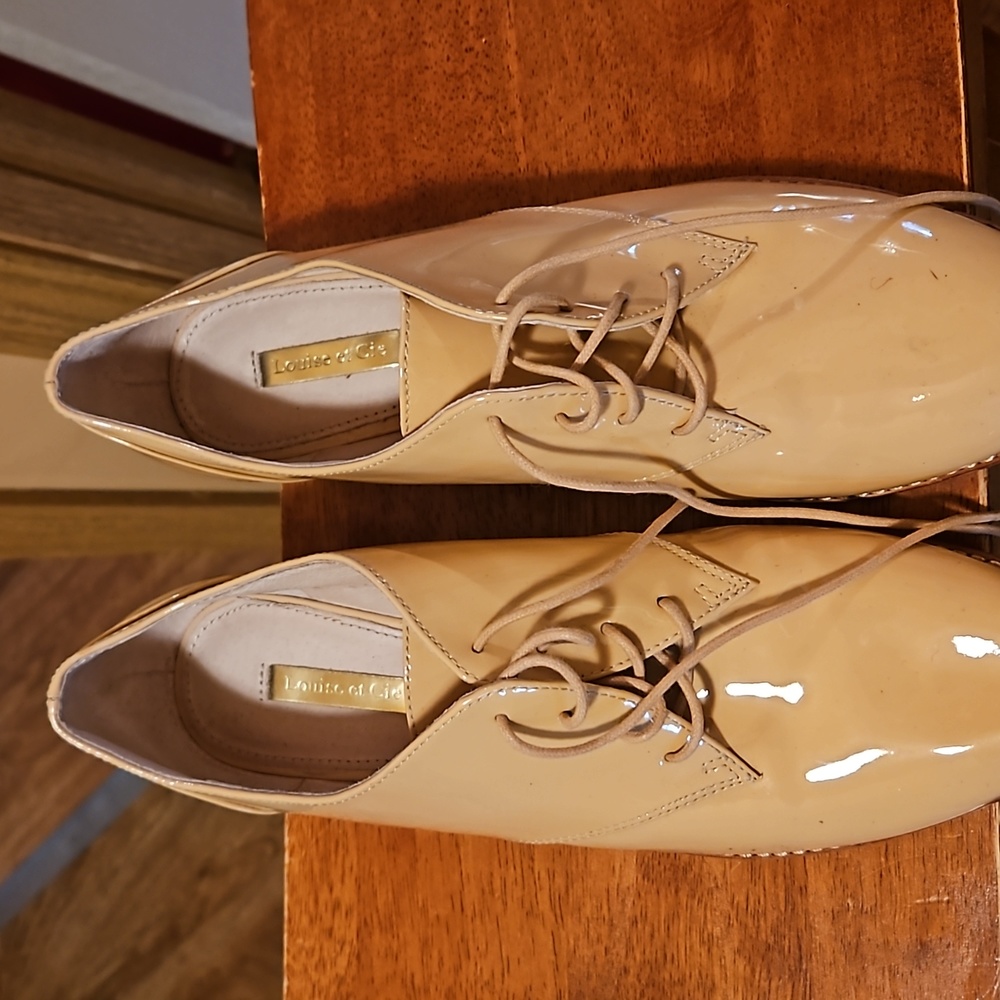 Louise et Cie Tan Patent Leather Lace Up Stacked Block Heel Oxford Shoes 9. - Picture 1 of 6